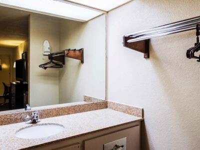 Econo - Oxmoor Motel 3*